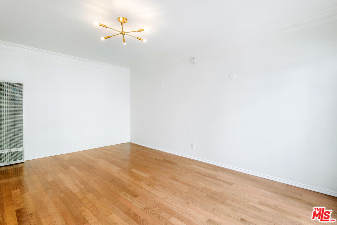 Los Angeles Condo: 154 North Sycamore Avenue