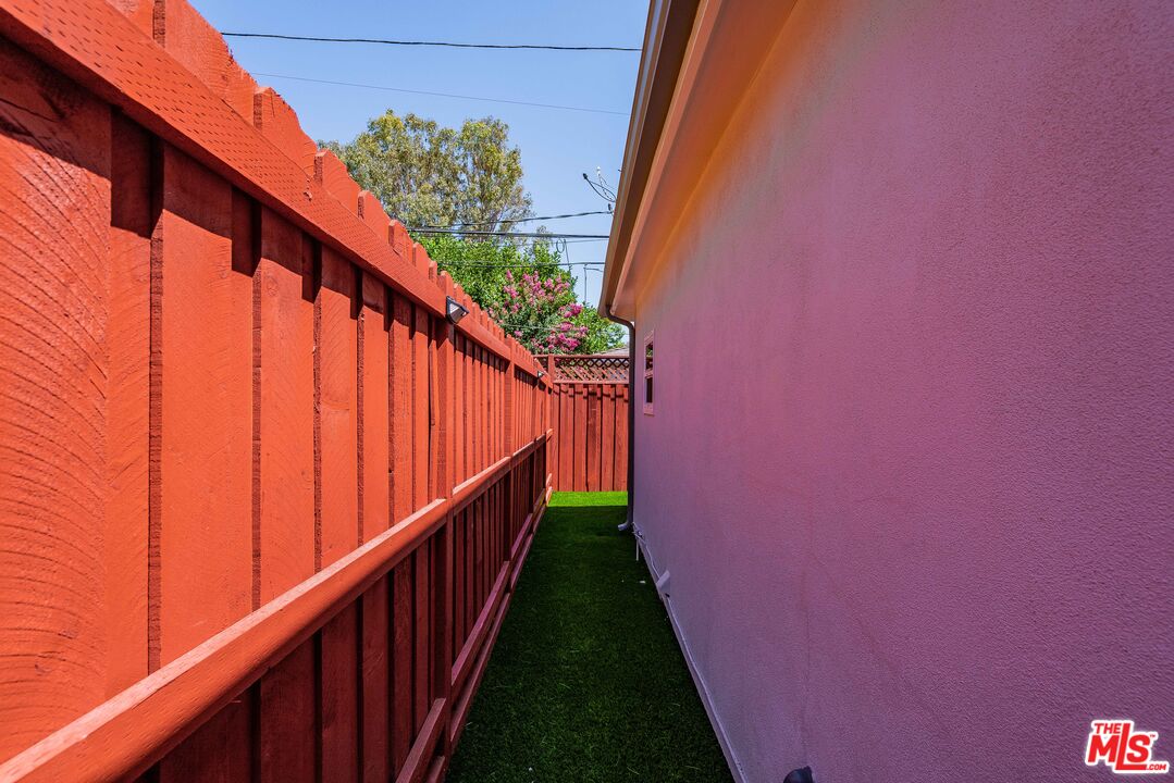 Woodland Hills Condo: 21303 Celes Street