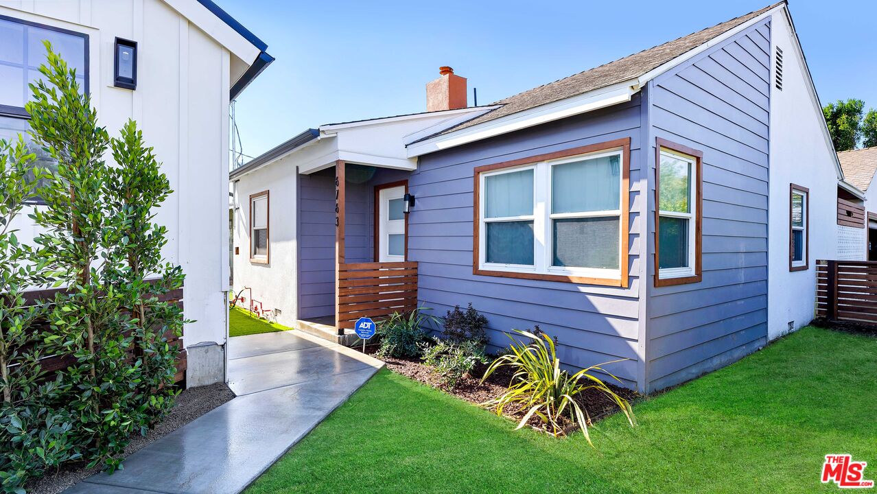 North Hollywood Condo: 6761 Case Avenue