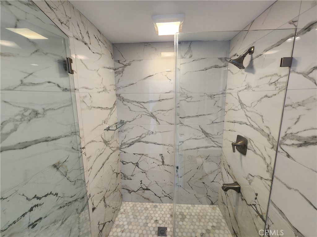 Woodland Hills Condo: 21217 De La Guerra Street