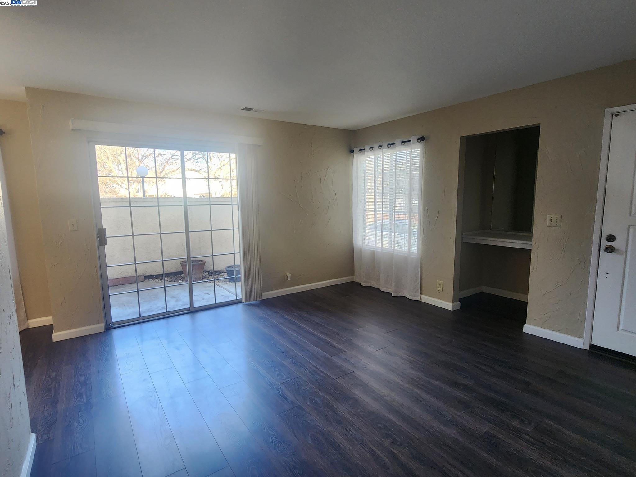 Pleasanton Condo: 503 Rose Avenue