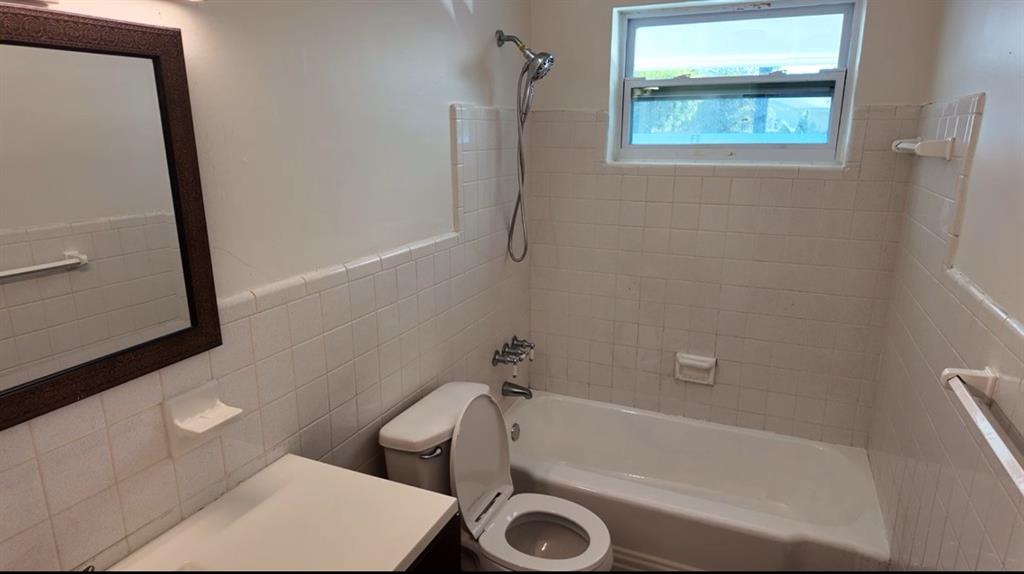 Deerfield Beach Condo: 600 Northwest 38th Court