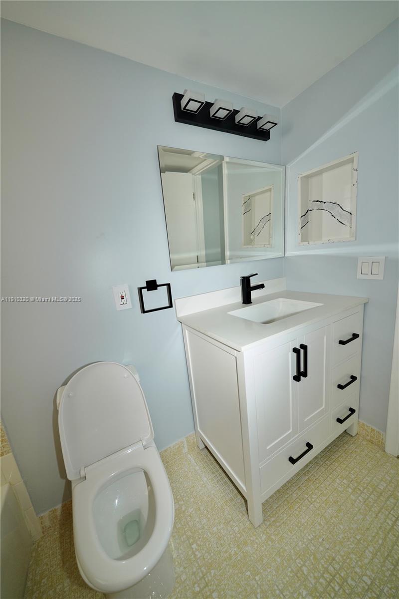 Sunrise Condo: 2541 Aragon Boulevard