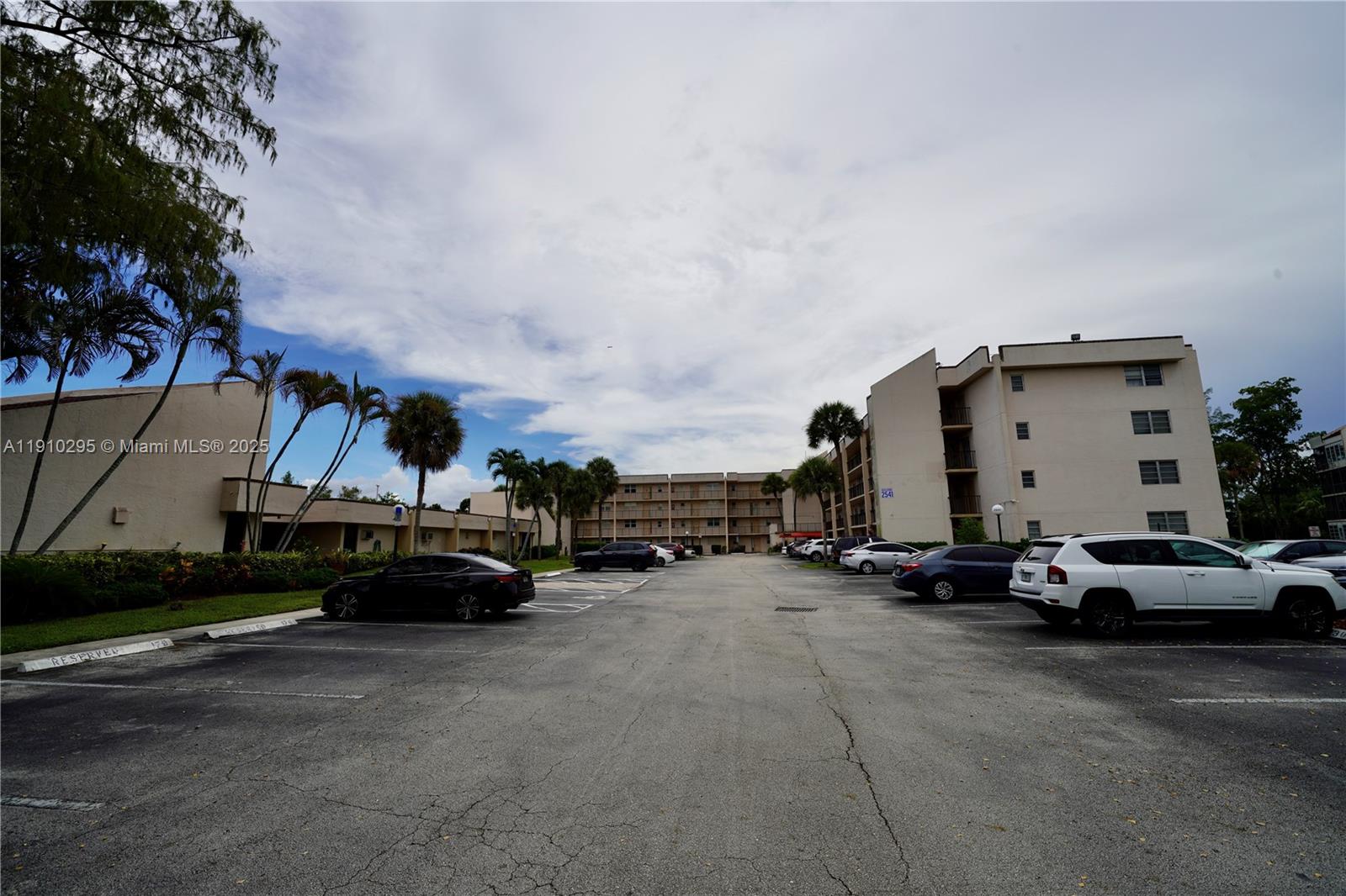 Sunrise Condo: 2551 Aragon Boulevard