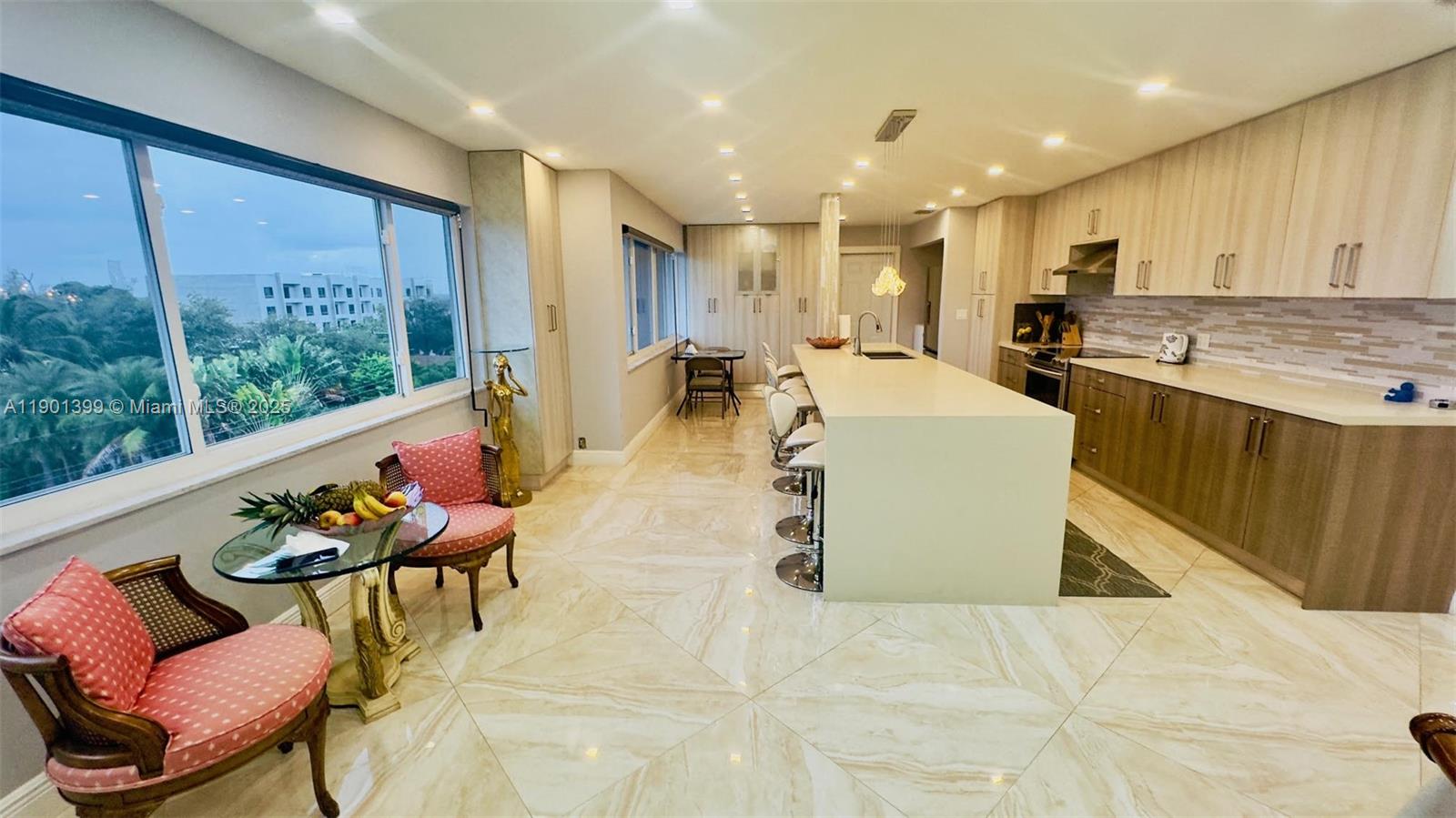 Hallandale Beach Condo: 329 Southeast 3rd Street