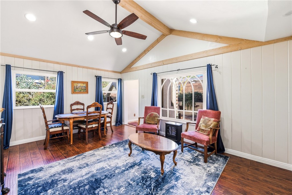 Chatsworth Condo: 9301 Notre Dame Avenue