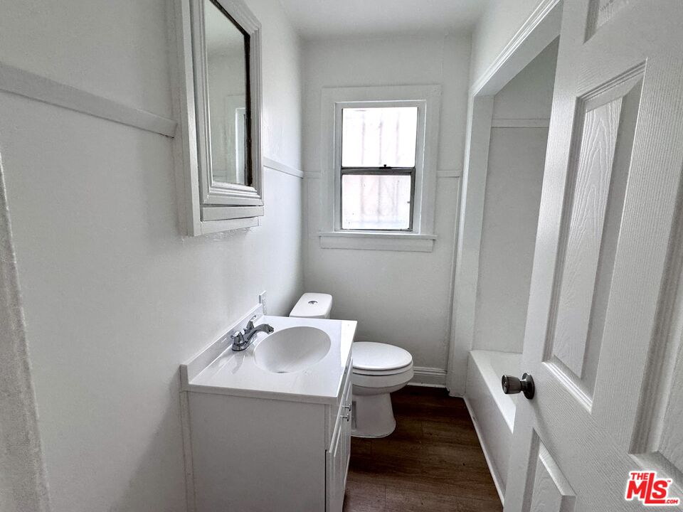 Los Angeles Condo: 540 West 107th Street