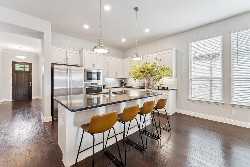 Melissa Condo: 3414 Charleston Drive