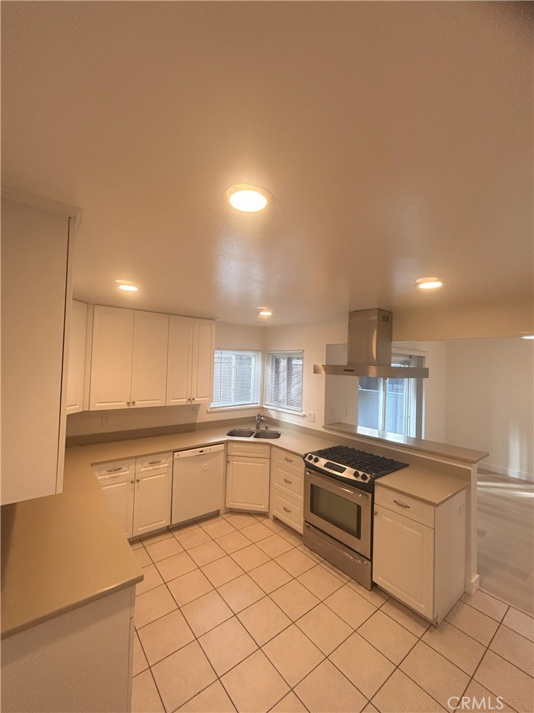 Costa Mesa Condo: 2641 Santa Ana Avenue