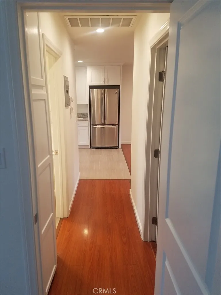 La Crescenta Condo: 2517 Foothill Boulevard