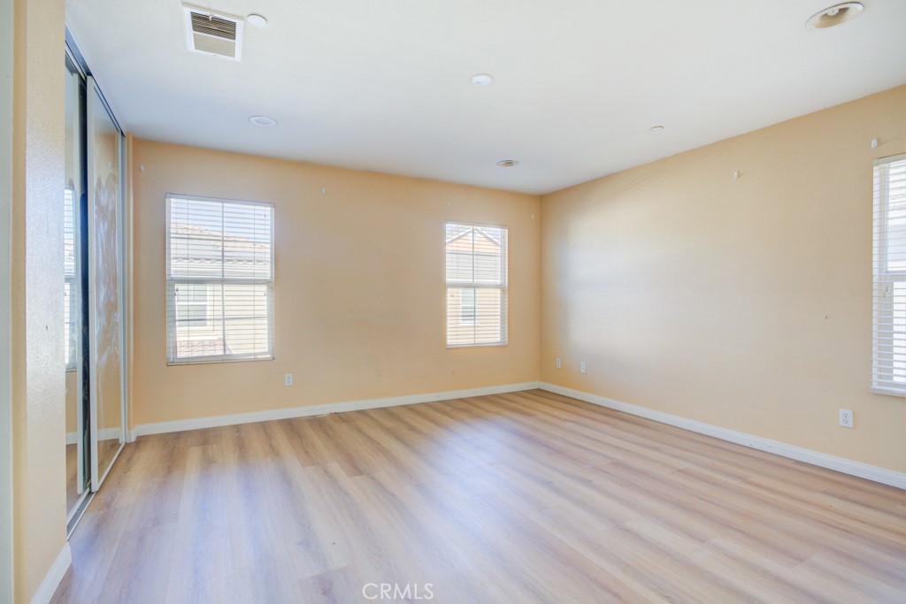 Riverside Condo: 4587 Vincent Way