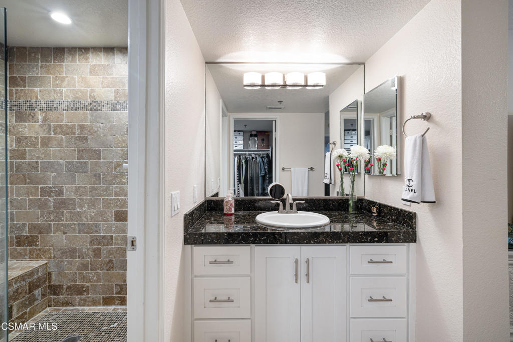 Oak Park Condo: 5837 Oak Bend Lane