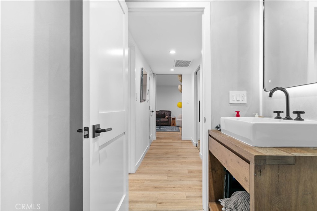 Burbank Condo: 635 East Magnolia Boulevard