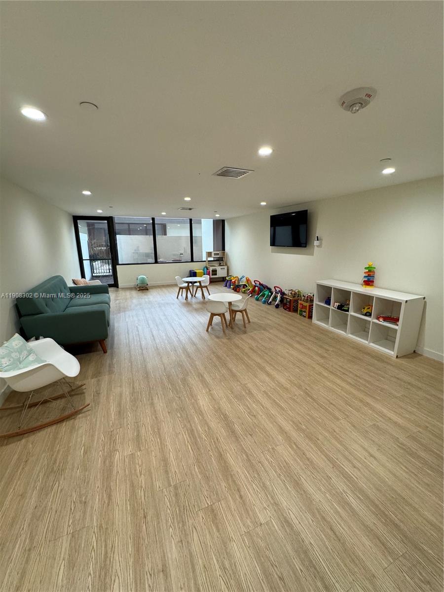 Miami Condo: 520 Brickell Key Drive