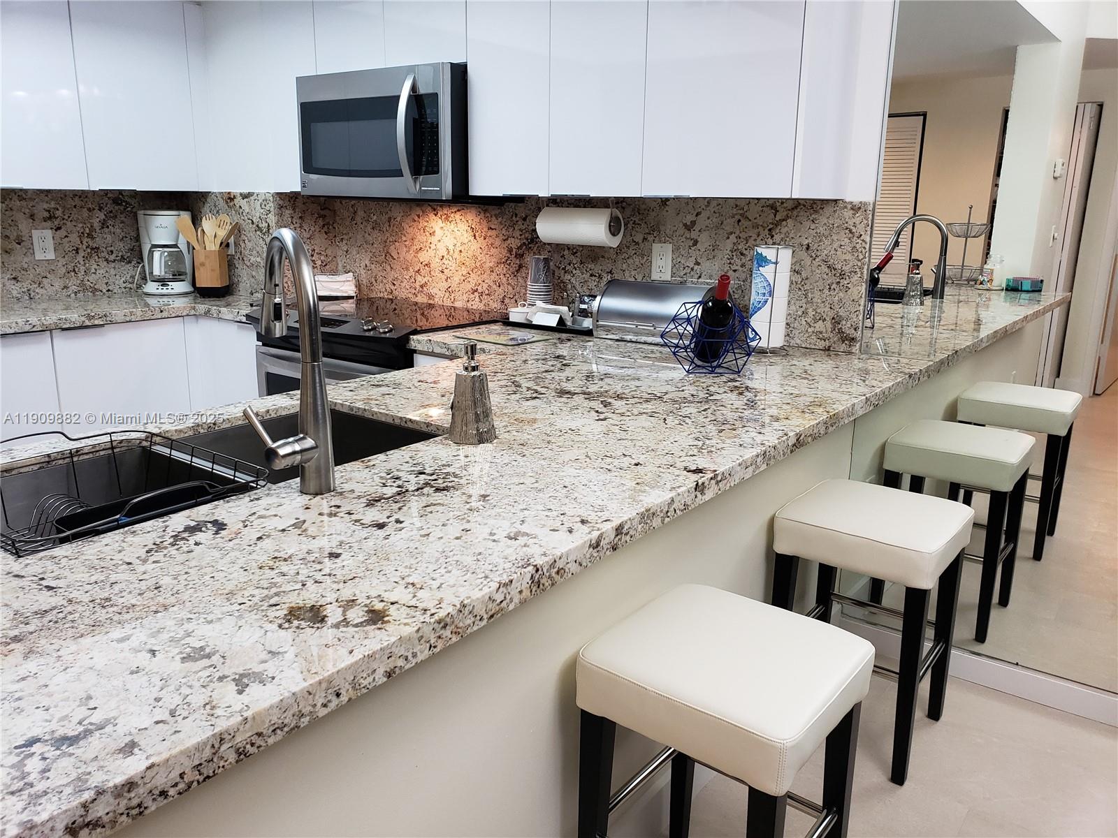 Sunny Isles Beach Condo: 17375 Collins Avenue