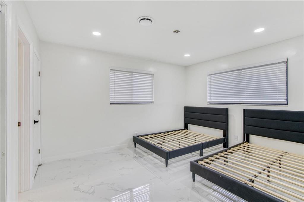 Hollywood Condo: 2224 North 35th Avenue