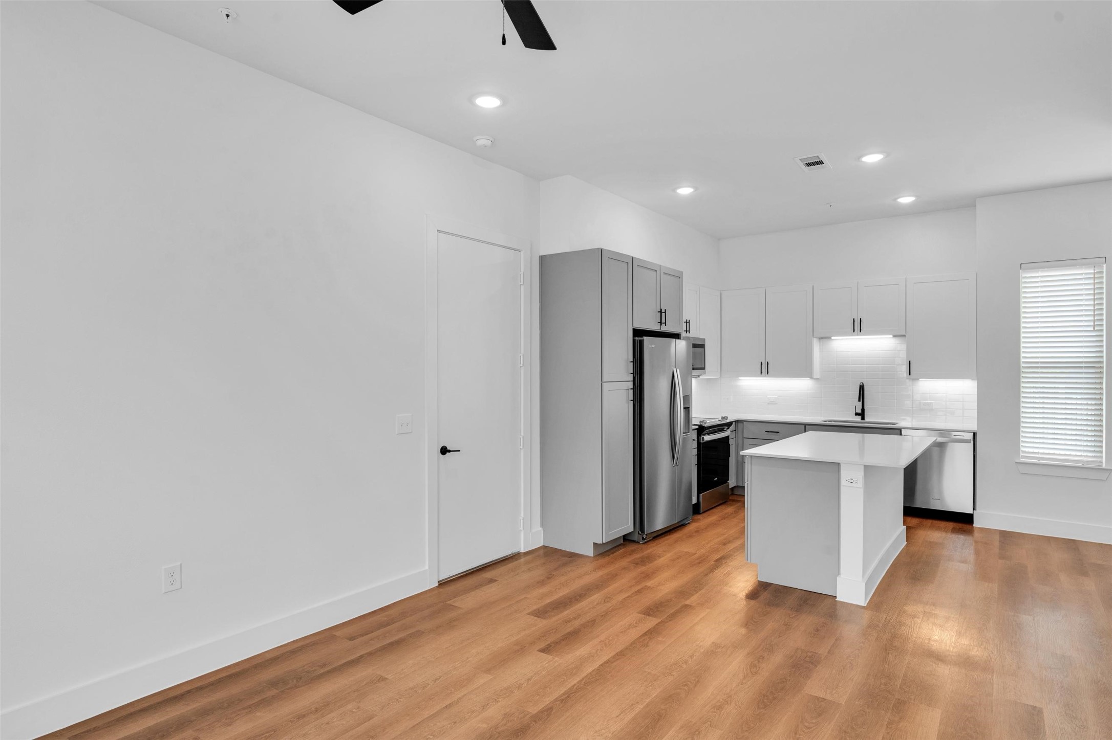 Garland Condo: 1848-812 Labrador Lane