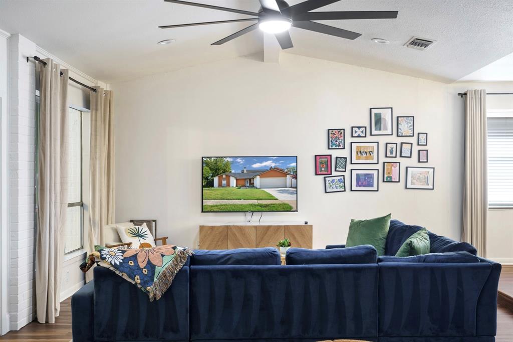 Irving Condo: 3508 Grande Bulevar Boulevard