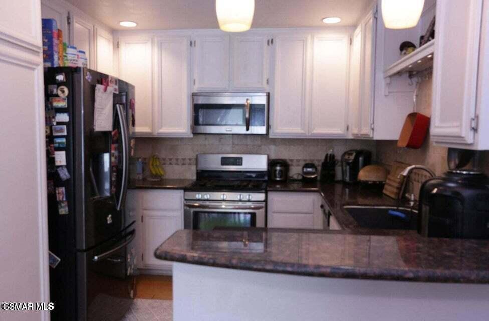 Simi Valley Condo: 2388 Royal Avenue