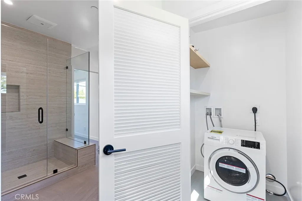 West Hills Condo: 6443 Woodlake Avenue