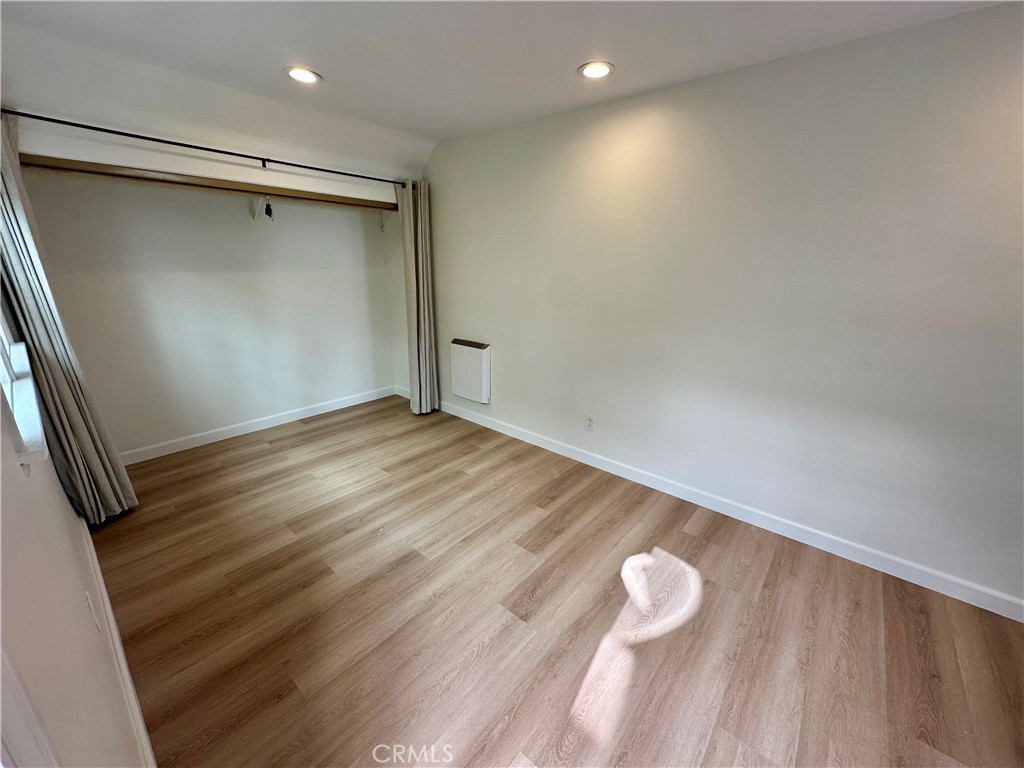 Hermosa Beach Condo: 933 1/2 Bayview Drive