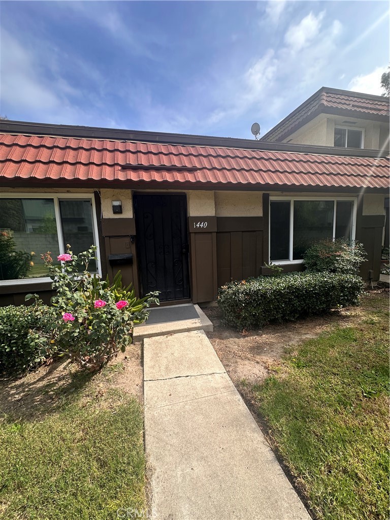 Anaheim Condo: 1440 North Weeping Willow Lane