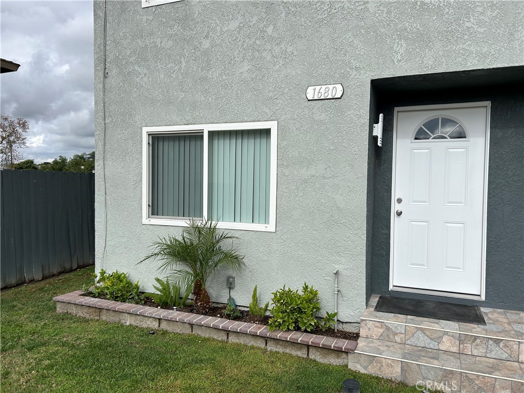 Rialto Condo: 1678 West Bonnie View Drive