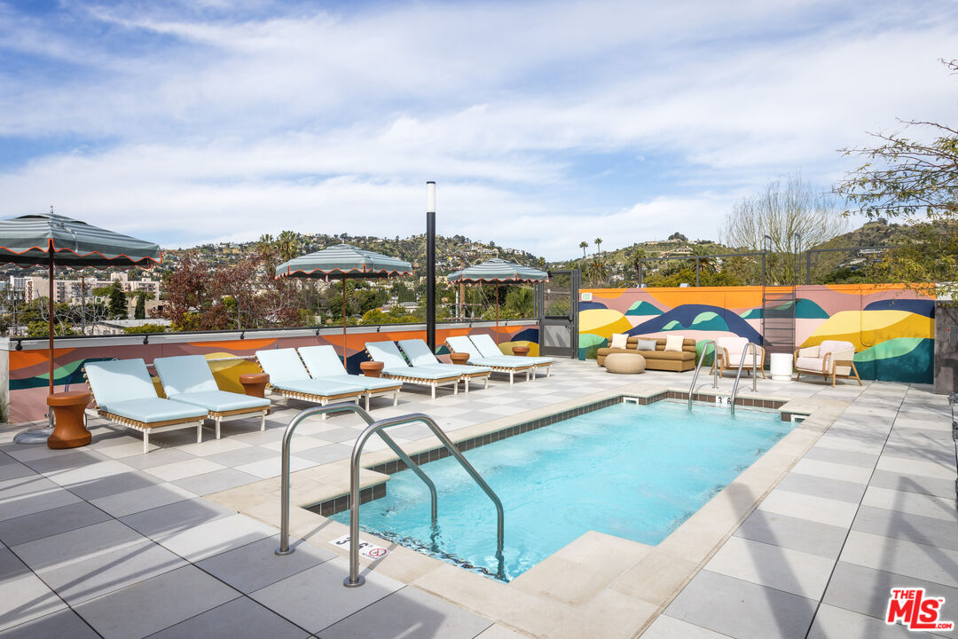 West Hollywood Condo: 7617 Santa Monica Boulevard
