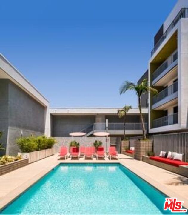 West Hollywood Condo: 7141 Santa Monica Boulevard