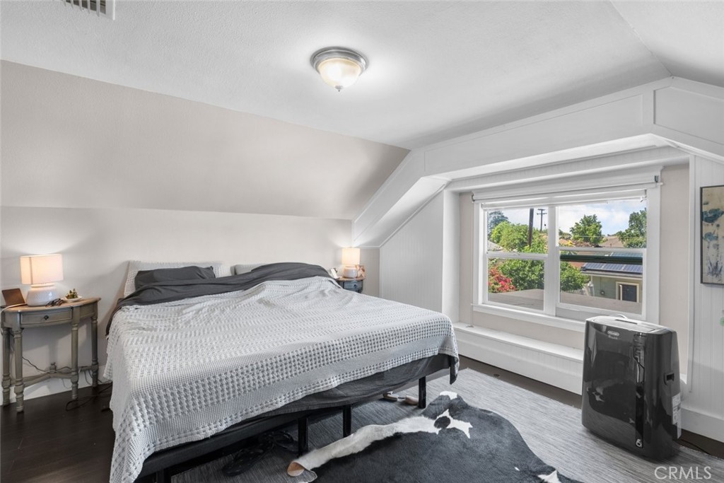 Upland Condo: 329 North Campus Avenue