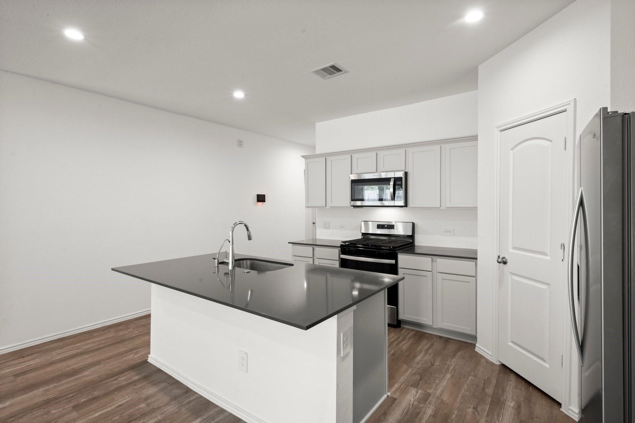 Willis Condo: 11845 Summertime Drive