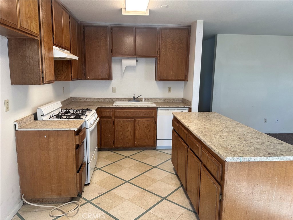Victorville Condo: 15744 Bear Valley Road