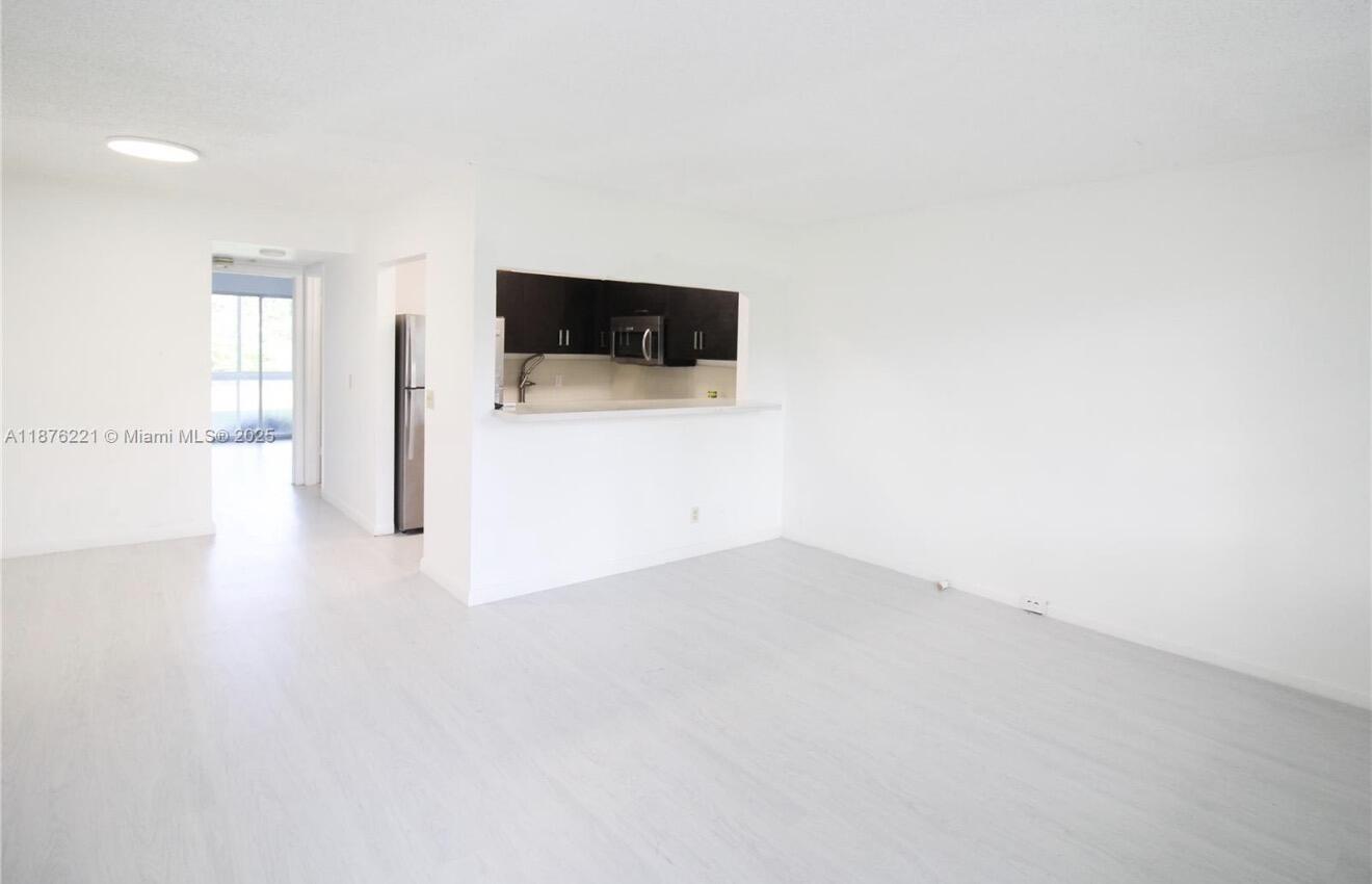 Deerfield Beach Condo: 319 Newport V