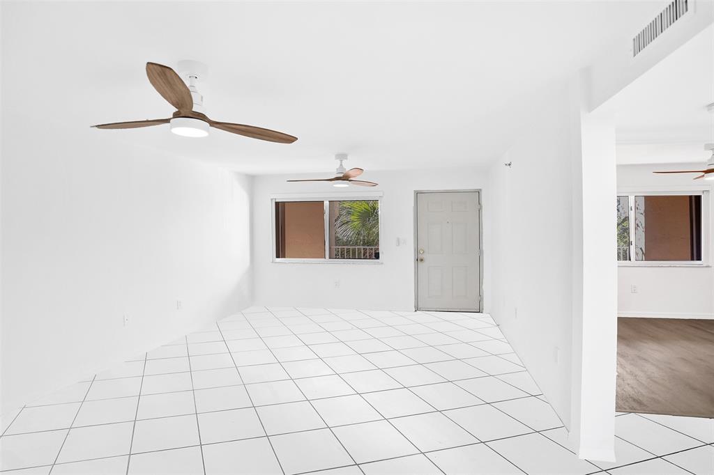 Davie Condo: 9470 Tangerine Place