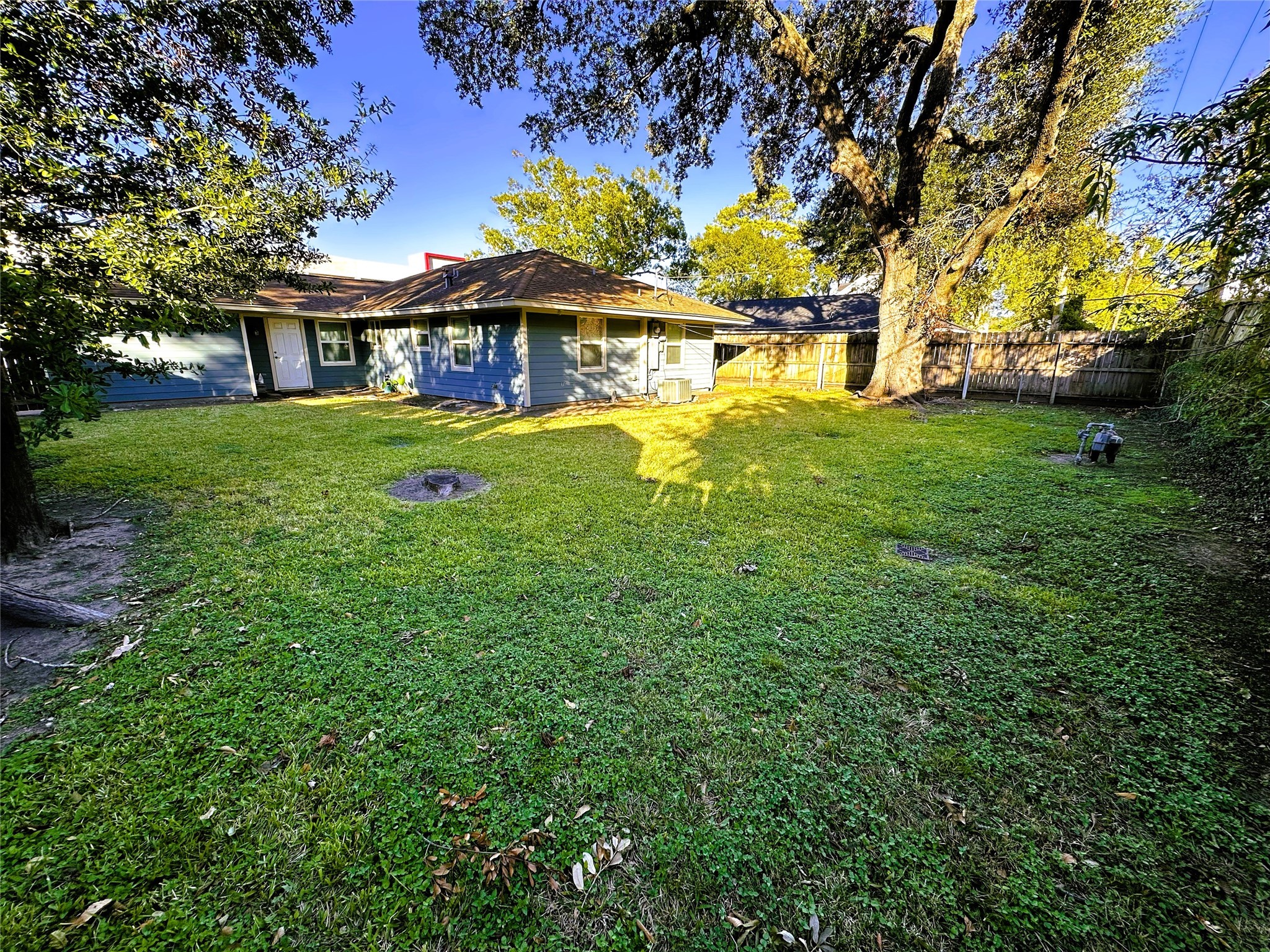 Bellaire Condo: 5111 Maple Street