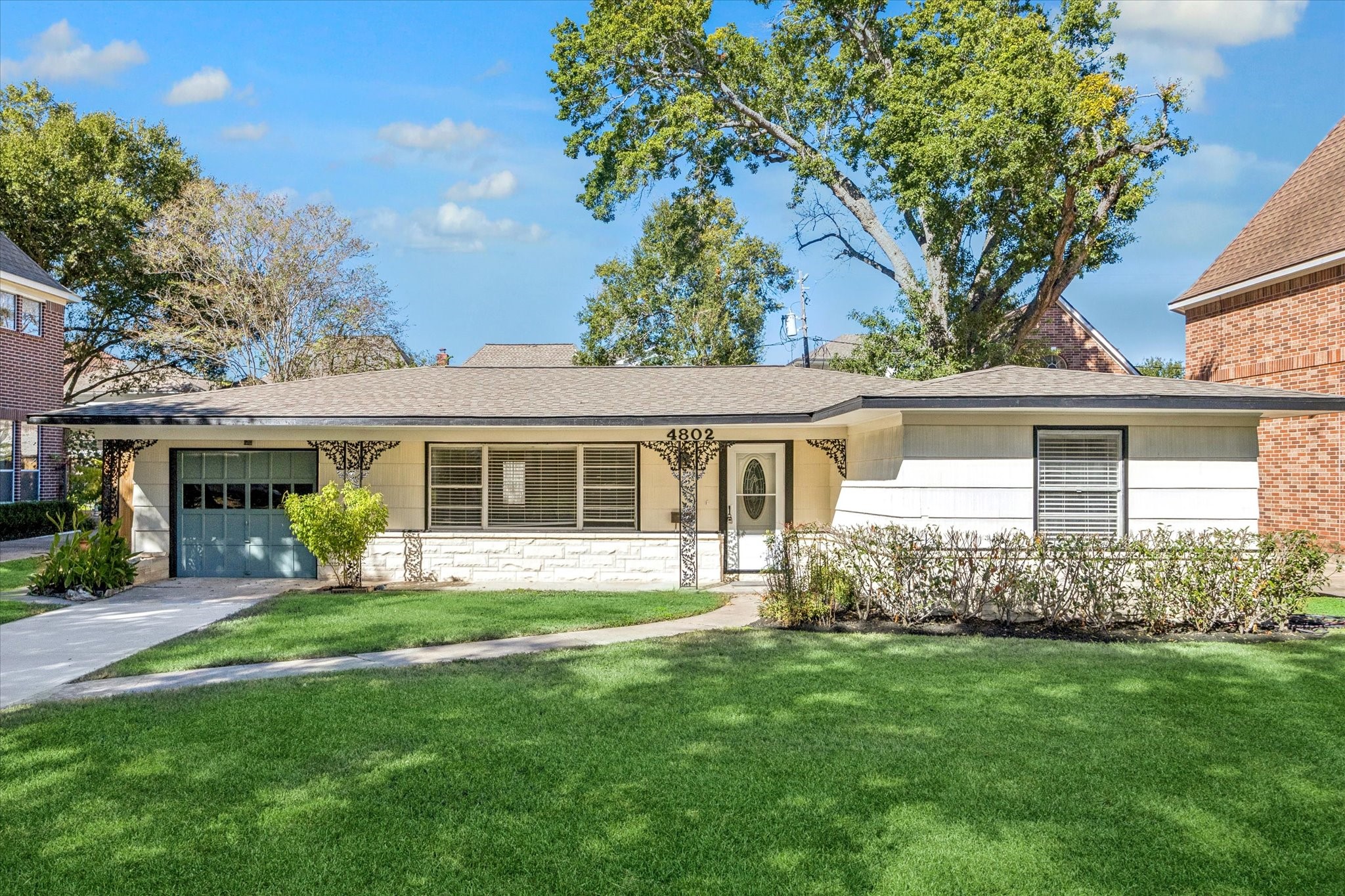 Bellaire Condo: 4802 Holly Street