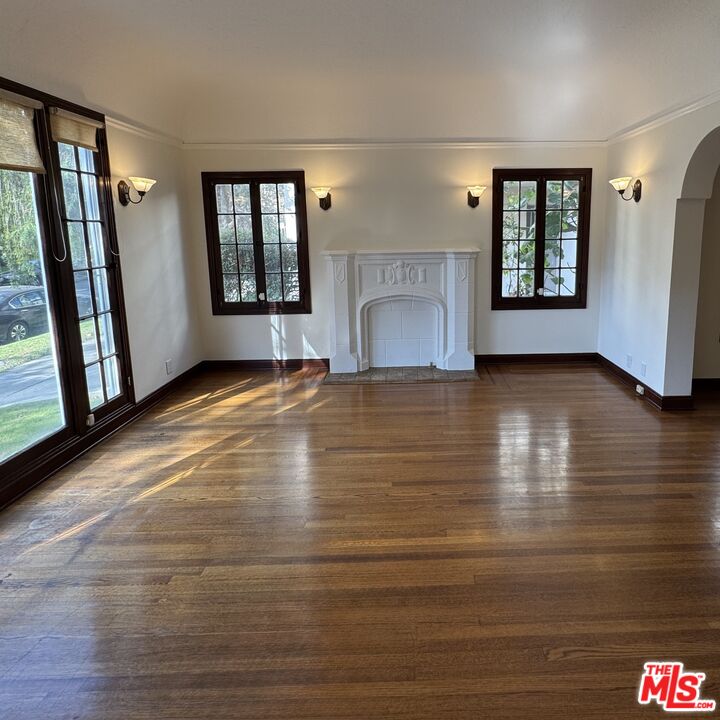 Los Angeles Condo: 328 North Sycamore Avenue