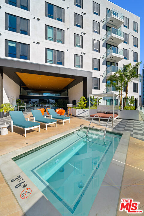 Long Beach Condo: 250 East Broadway