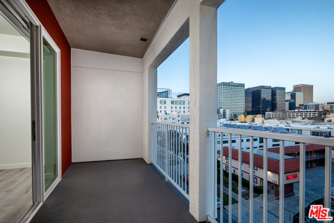 Los Angeles Condo: 750 South Oxford Avenue