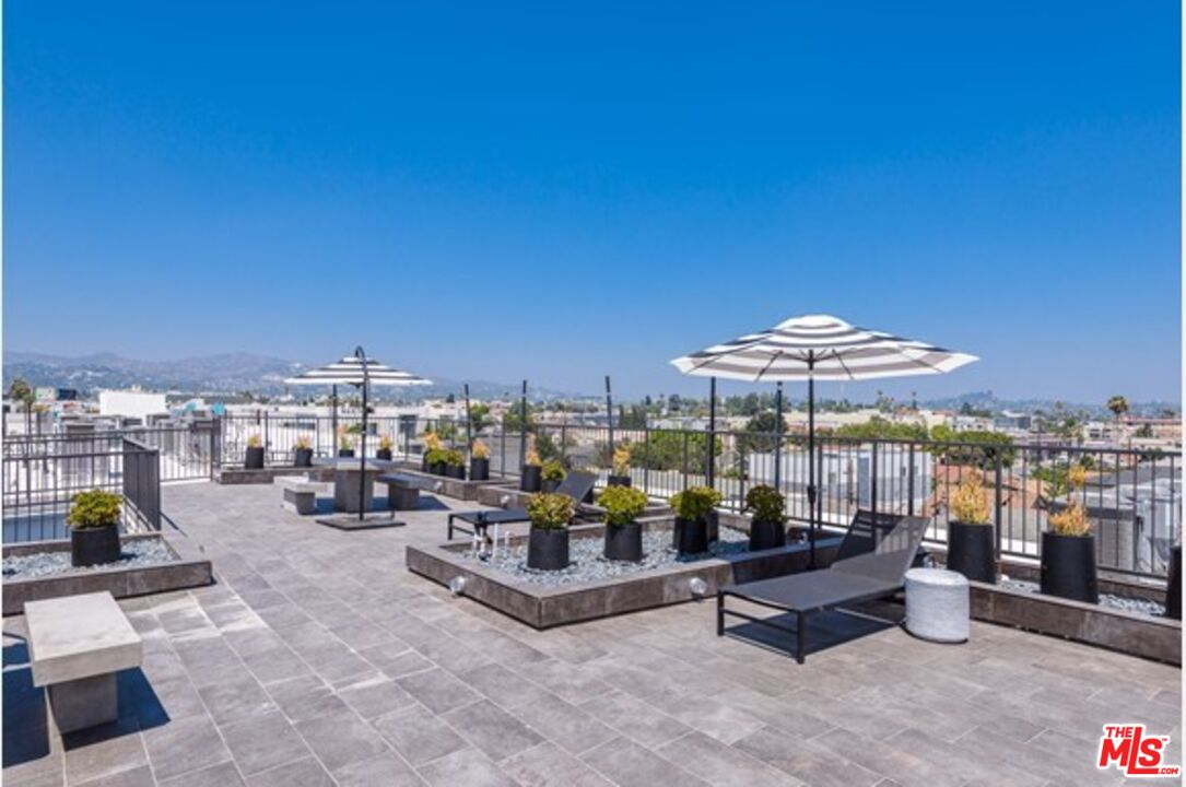 Los Angeles Condo: 518 North Gramercy Place