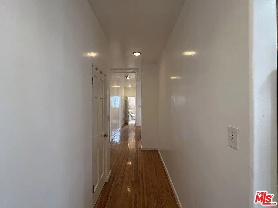 Los Angeles Condo: 942 South Mansfield Avenue