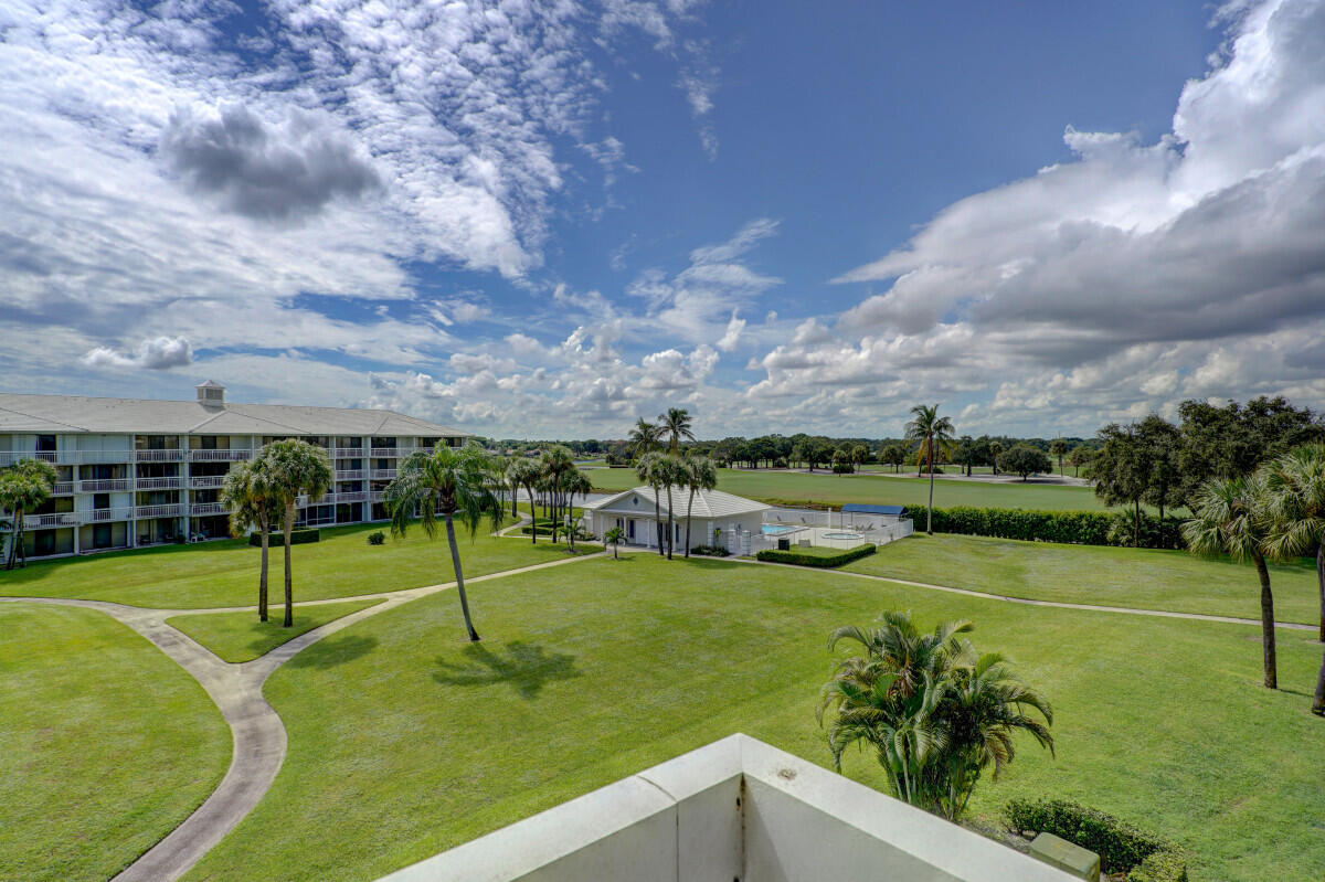West Palm Beach Condo: 2561 Village Boulevard