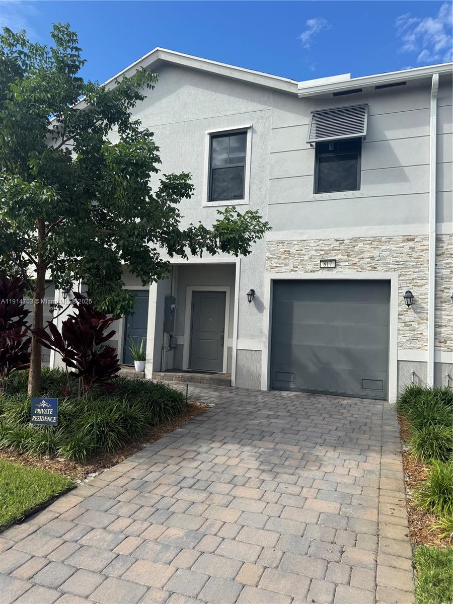 Pompano Beach Condo: 817 Northwest 3rd Way