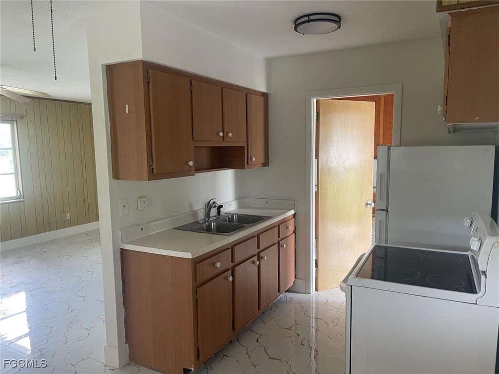 Lehigh Acres Condo: 121 Andros Street