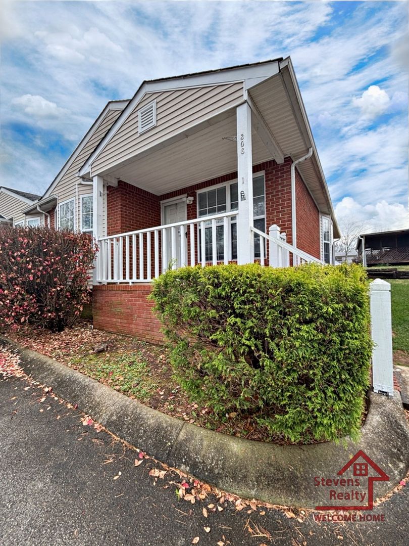 Mcminnville House: 306 Oriole Dr.