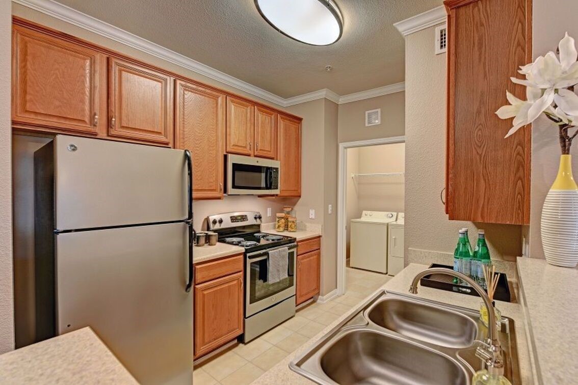 Houston Condo: 2840 Shadowbriar Drive