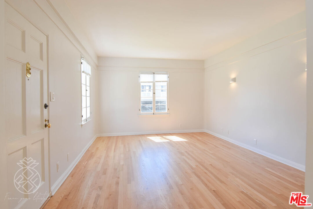 Los Angeles Condo: 1069 South Holt Avenue