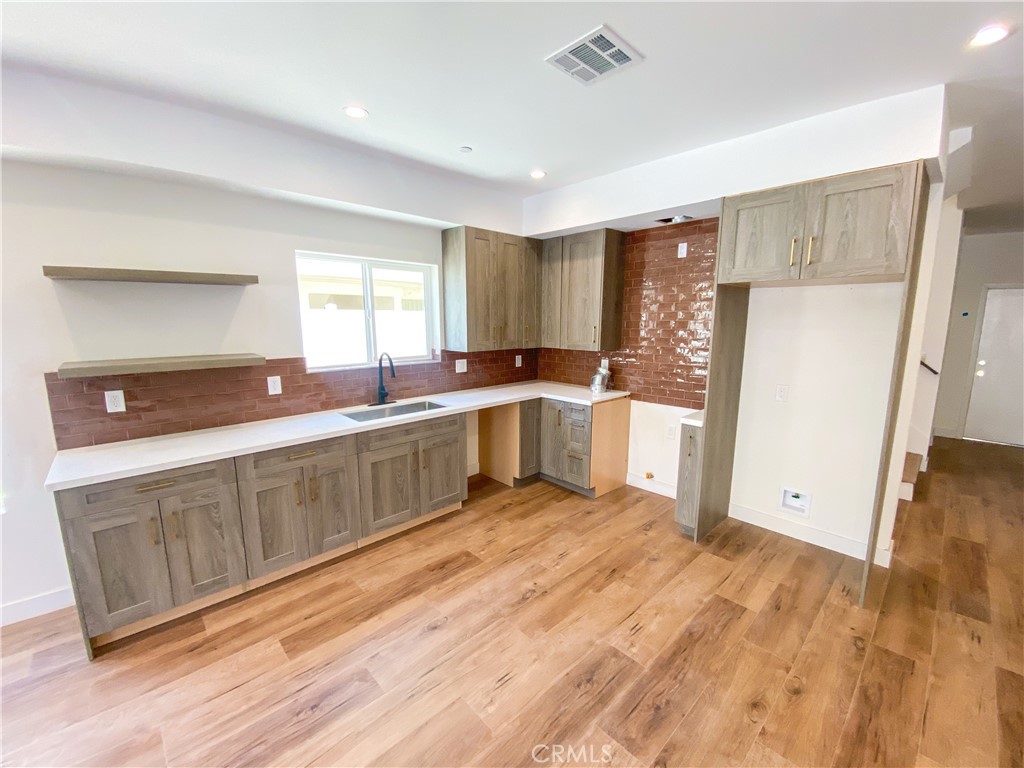 Los Angeles Condo: 1839 South Gramercy Place