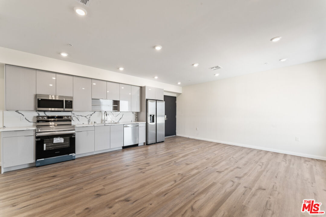 Los Angeles Condo: 3105 Bellevue Avenue