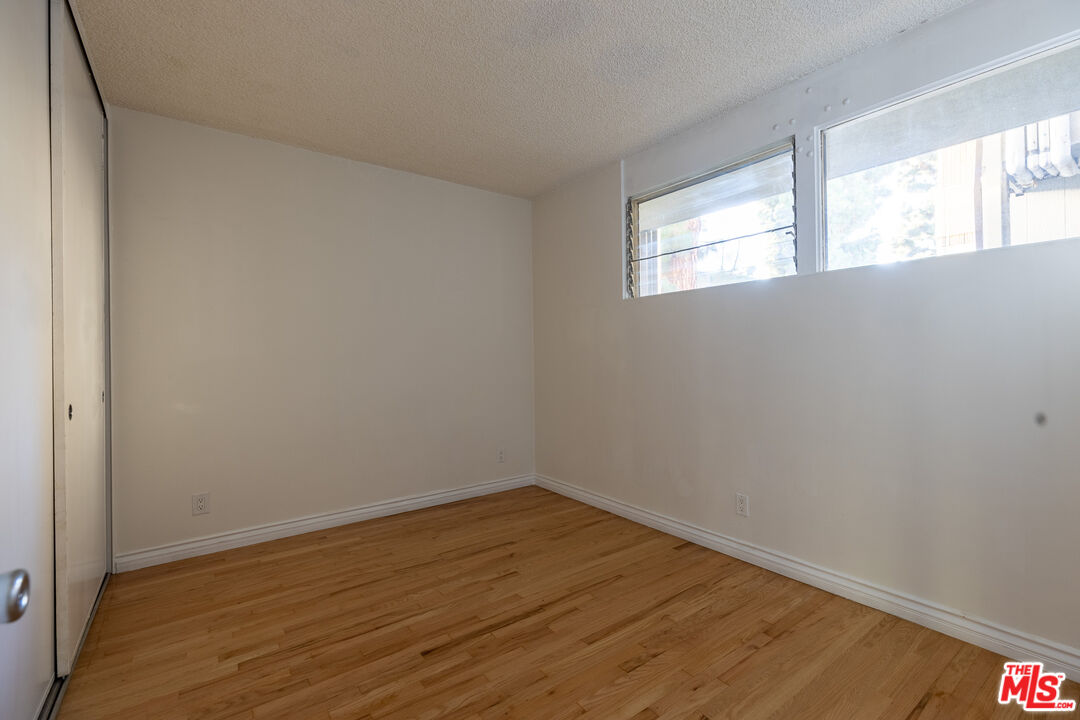 Los Angeles Condo: 11133 Rose Avenue
